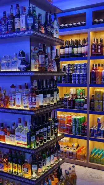 Full Bar